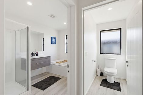 Photo of property in 10 Shillingford Boulevard, Rolleston, 7615