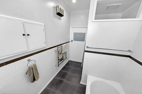 Photo of property in 4 Owen Street, Gonville, Whanganui, 4501