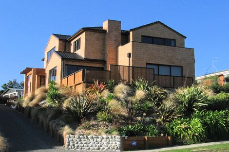 Photo of property in 17 Pine Ridge Terrace, Waikanae Beach, Waikanae, 5036