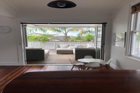 Photo of property in 1/47 Birkdale Road, Birkdale, Auckland, 0626