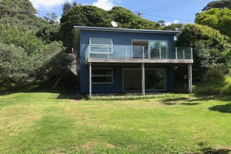 Photo of property in 32 Domain Crescent, Muriwai, Waimauku, 0881