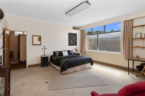 Photo of property in 355 Oxford Street, Levin, 5510
