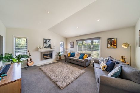 Photo of property in 140 Norana Road, Timberlea, Upper Hutt, 5018
