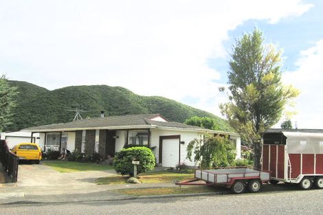 Photo of property in 82 Pasadena Crescent, Totara Park, Upper Hutt, 5018