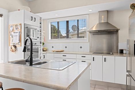 Photo of property in 12 Richmond Street, Fitzroy, New Plymouth, 4312