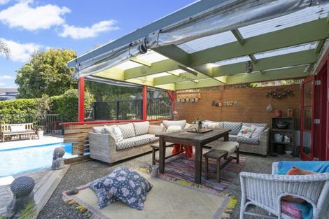 Photo of property in 8 Valdese Rise, Browns Bay, Auckland, 0630