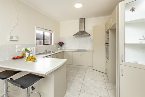 Photo of property in 2 Derryveagh Lane, Weymouth, Auckland, 2103