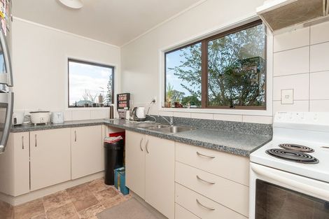 Photo of property in 29 Archibald Road, Kelston, Auckland, 0602