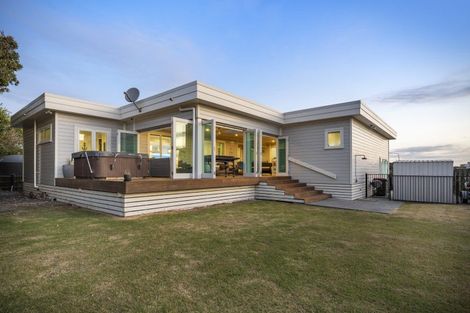 Photo of property in 10 Mariri Place, Waitarere Beach, Levin, 5510