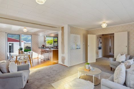 Photo of property in 18 Nimmo Avenue West, Waikanae, 5036