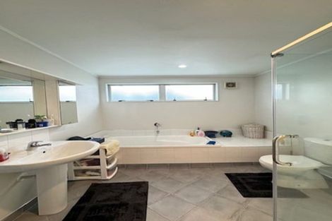 Photo of property in 1 Olwyn Place, Greenhithe, Auckland, 0632