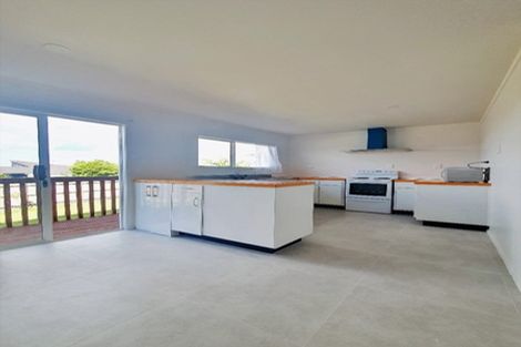 Photo of property in 18 Flagstaff Place, Massey, Auckland, 0614