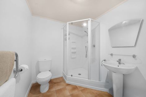 Photo of property in 120 Kawakawa Bay Coast Road, Kawakawa Bay, Papakura, 2585