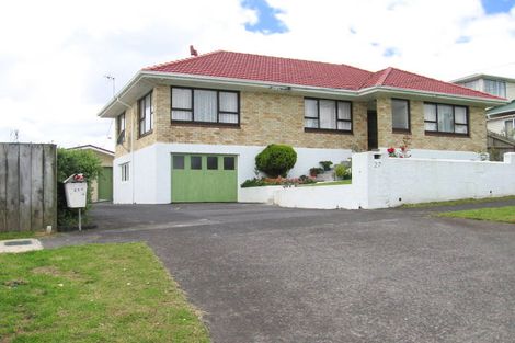 Photo of property in 27 Peverill Crescent, Papatoetoe, Auckland, 2025