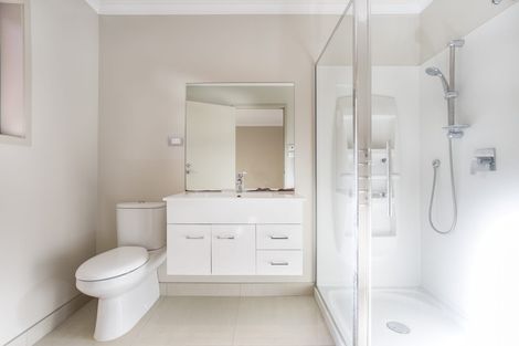 Photo of property in 12 Horizon View Road, Oteha, Auckland, 0632