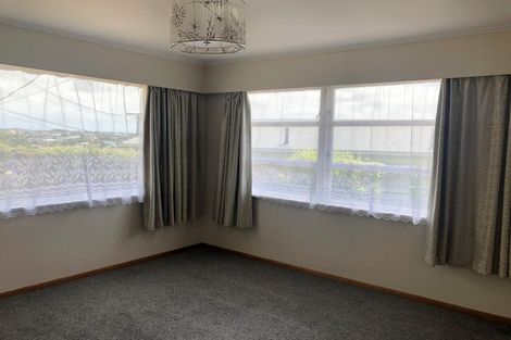 Photo of property in 15 Bancroft Terrace, Newlands, Wellington, 6037