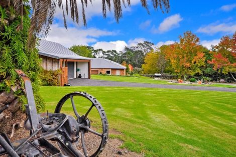 Photo of property in 104 Station Road, Kumeu, 0891