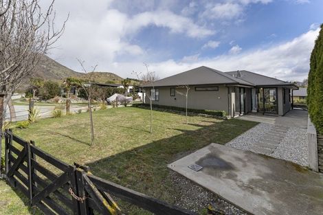 Photo of property in 2 Quill Street, Lake Hayes, Queenstown, 9304