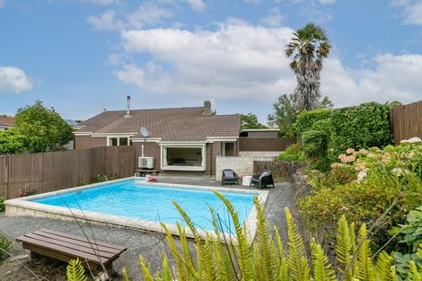 Photo of property in 19 Tauroa Road, Havelock North, 4130