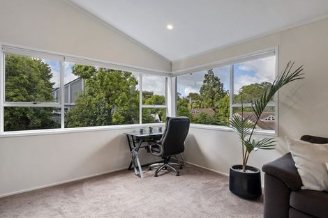 Photo of property in 1/290 Glenfield Road, Glenfield, Auckland, 0629