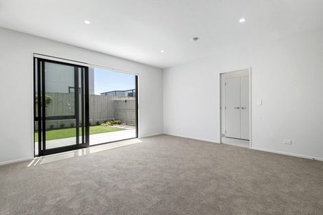 Photo of property in 12 George Cole Lane, Takanini, 2112