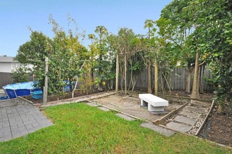 Photo of property in 86 Sylvan Crescent, Te Atatu South, Auckland, 0610