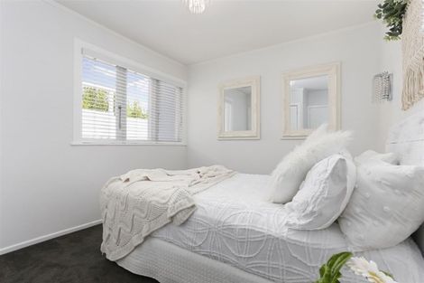 Photo of property in 4a Tiroroa Avenue, Te Atatu South, Auckland, 0610
