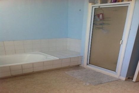 Photo of property in 84 Ocean View Road, Northcote, Auckland, 0627