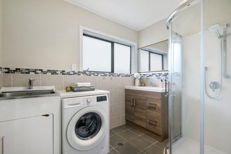 Photo of property in 1/94 Glamorgan Drive, Torbay, Auckland, 0630