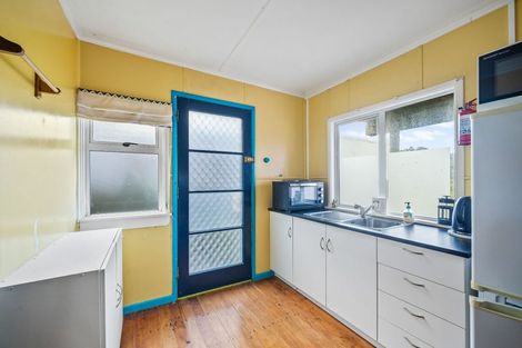 Photo of property in 63 Sea View Road, Baylys Beach, 0377