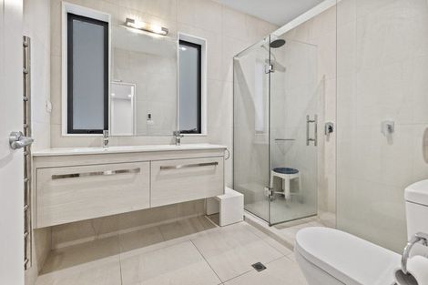 Photo of property in 26a Bernleigh Terrace, West Harbour, Auckland, 0618