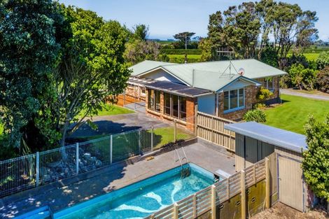 Photo of property in 1904 South Road, Kaupokonui, 4678
