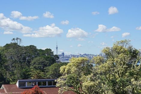 Photo of property in 18 Makepiece Place, Chatswood, Auckland, 0626