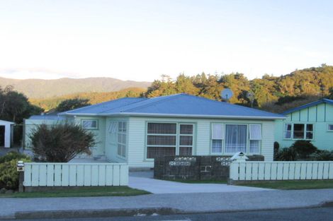 Photo of property in 4 Parkway, Wainuiomata, Lower Hutt, 5014