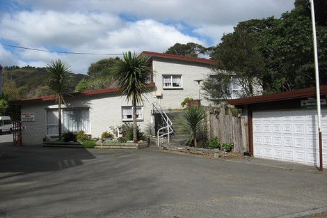 Photo of property in 25 Rowe Parade, Wainuiomata, Lower Hutt, 5014