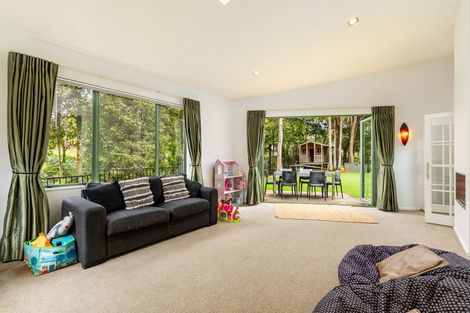 Photo of property in 11a Woodfern Crescent, Titirangi, Auckland, 0604