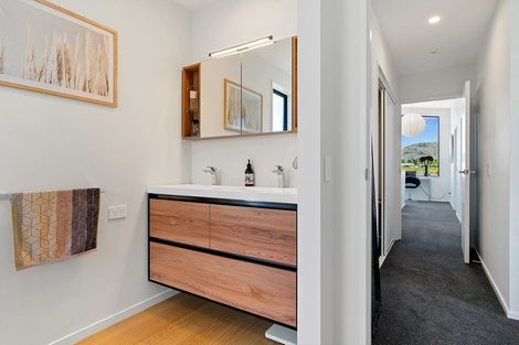 Photo of property in 14 Tuke Lane, Wanaka, 9305