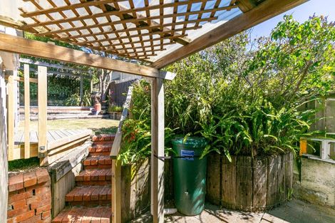 Photo of property in 28 Queen Street, Mount Victoria, Wellington, 6011