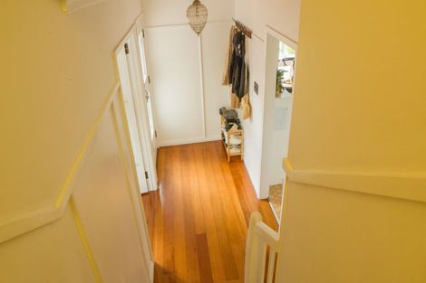 Photo of property in 27 Belle Vue Avenue, Northcote Point, Auckland, 0627