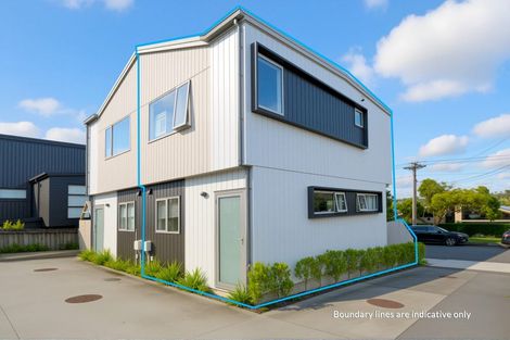 Photo of property in 2/35 Renata Crescent, Te Atatu Peninsula, Auckland, 0610