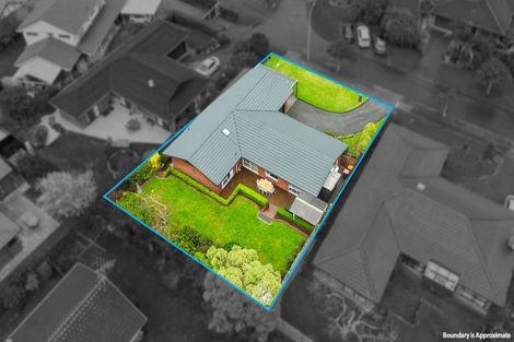 Photo of property in 6 Camira Place, Botany Downs, Auckland, 2010