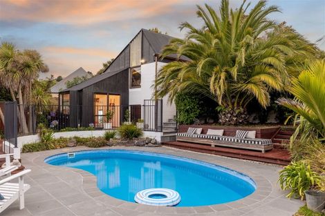 Photo of property in 14 Highbank Lane, Mount Pleasant, Christchurch, 8081