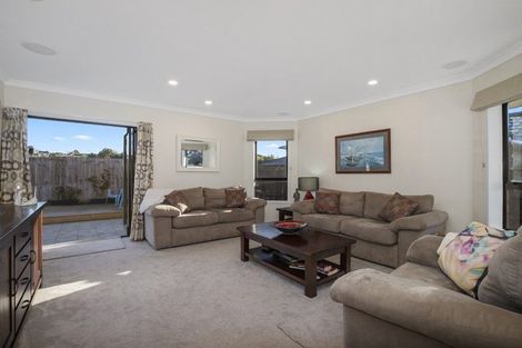 Photo of property in 13 Avonbrook Lane, Pukekohe, 2120