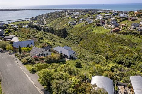 Photo of property in 25 Drayton Drive, Mount Pleasant, Christchurch, 8081
