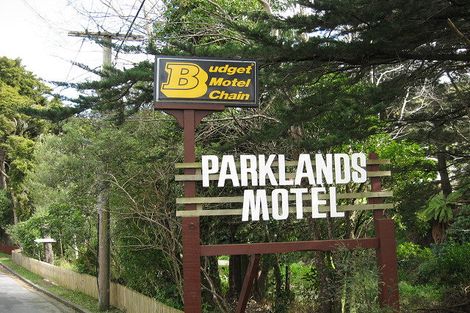 Photo of property in 29 Rowe Parade, Wainuiomata, Lower Hutt, 5014