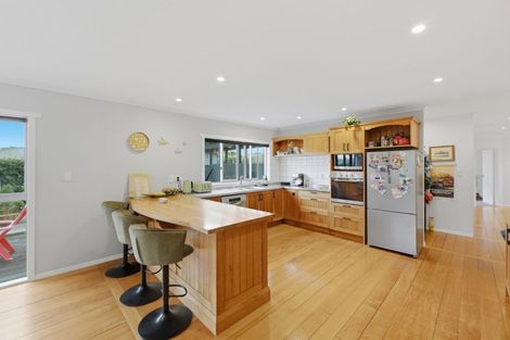 Photo of property in 82 Wairau Road, Oakura, 4314