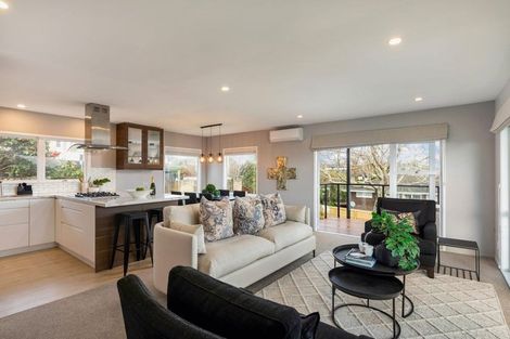 Photo of property in 52 Fordyce Avenue, Sunnyhills, Auckland, 2010