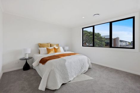 Photo of property in 6a Gulf Crest, Bucklands Beach, Auckland, 2012