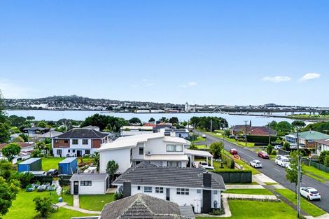 Photo of property in 27 Shortt Avenue, Mangere Bridge, Auckland, 2022