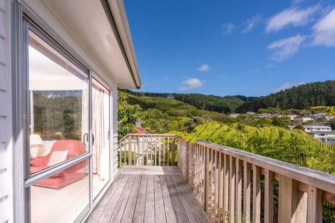 Photo of property in 1 Peterhouse Street, Tawa, Wellington, 5028